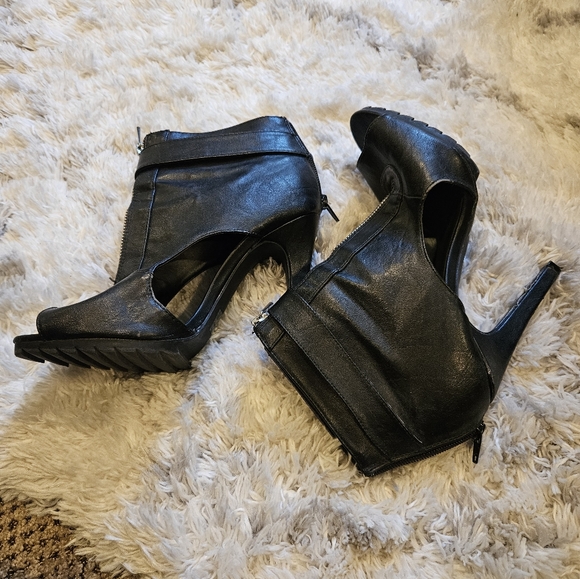 Charlotte Russe Peep Toe Heels - Picture 4 of 16